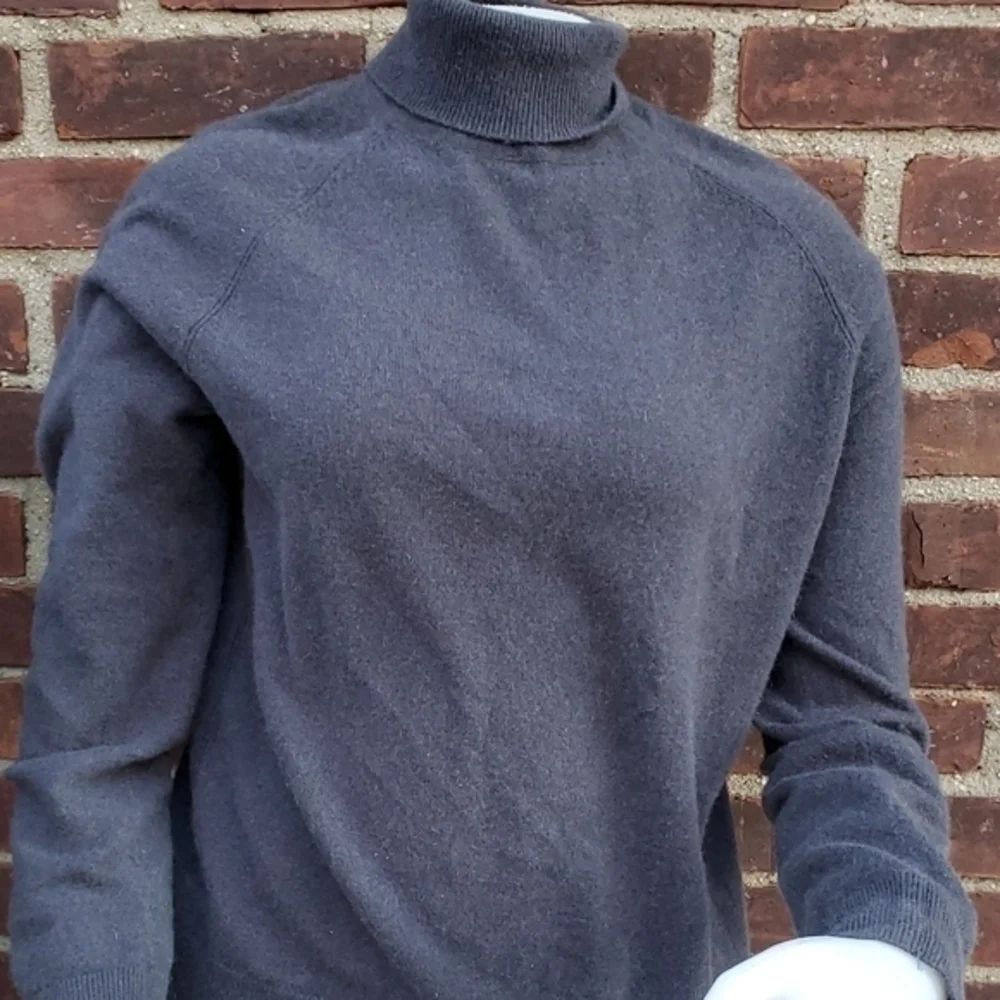 Club‎ Monaco Cashmere turtle neckL